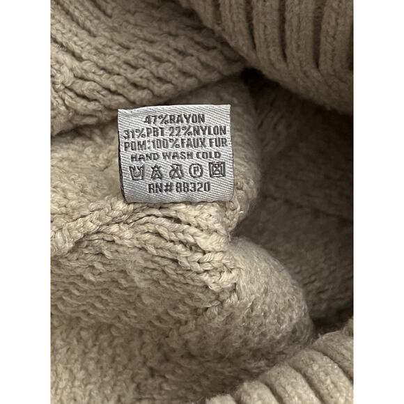 C.C Exclusive Winter Hat Womens One Size Beige Oatmeal Cable Knit Faux Fur Pom - Picture 5 of 7